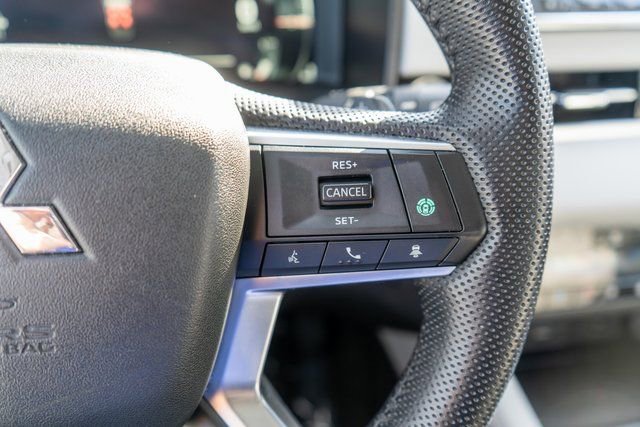Used 2023 Mitsubishi Outlander 4WD Plug-In Hybrid image 29