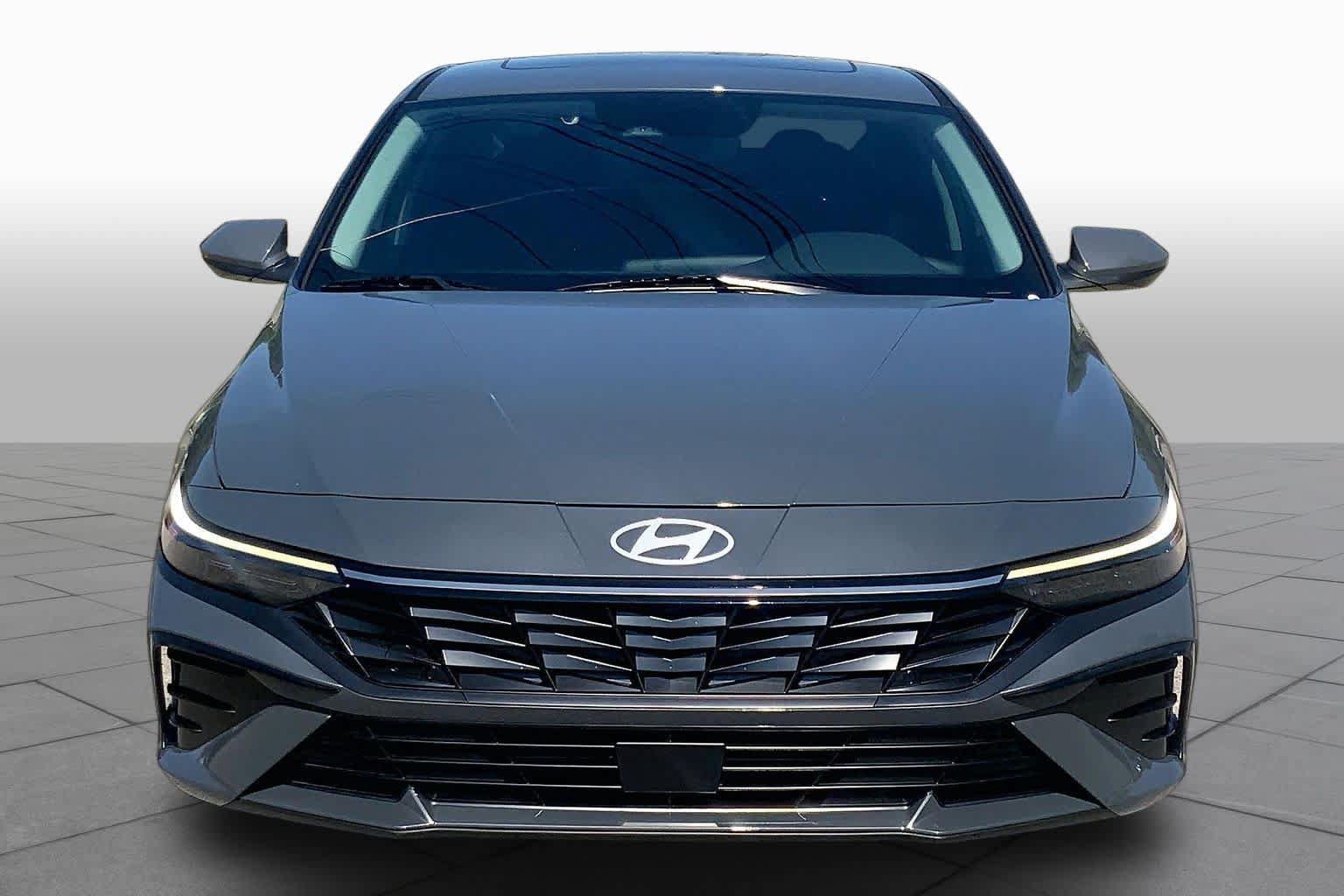 Used 2025 Hyundai Elantra SEL FWD image 4