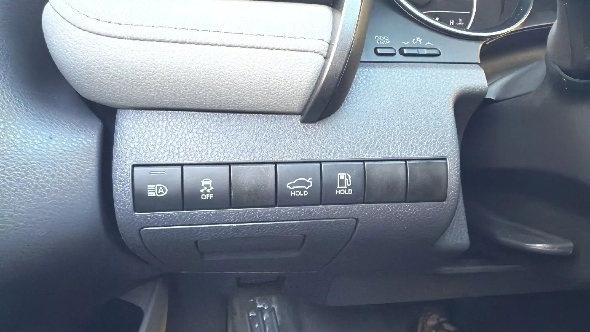 Used 2020 Toyota Camry LE image 15