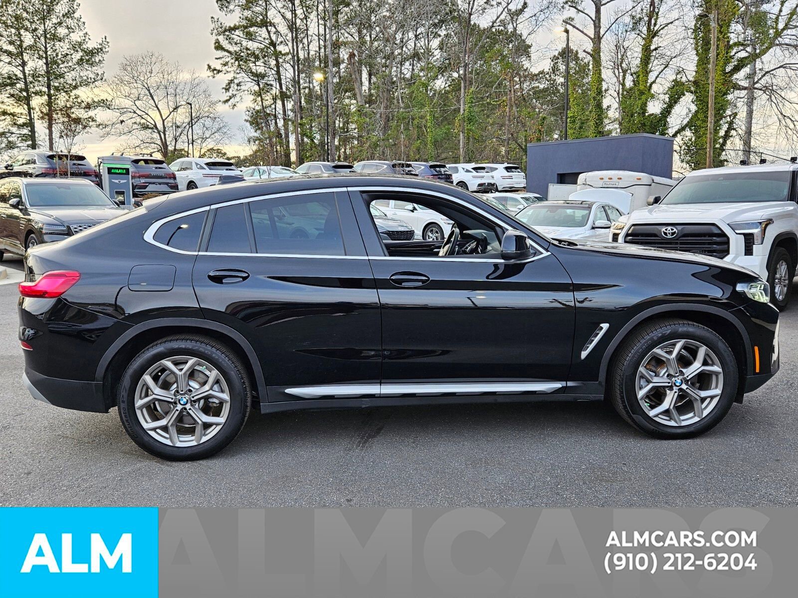 Used 2025 BMW X4 xDrive30i AWD/4WD image 7
