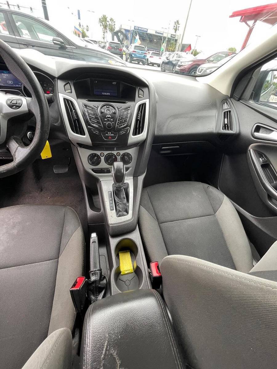 Used 2014 Ford Focus SE FWD image 9