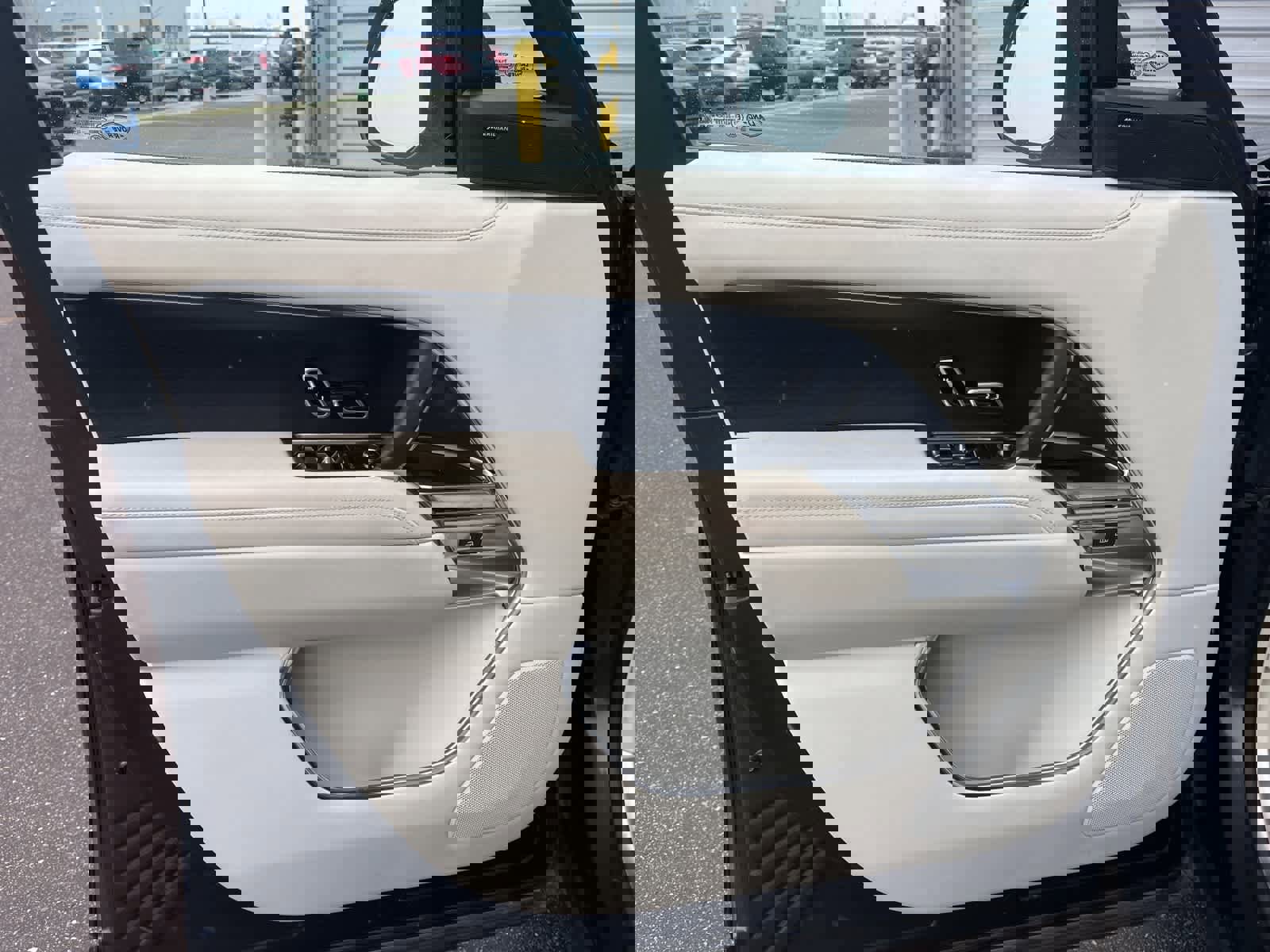 Certified 2023 Land Rover Range Rover SE image 19