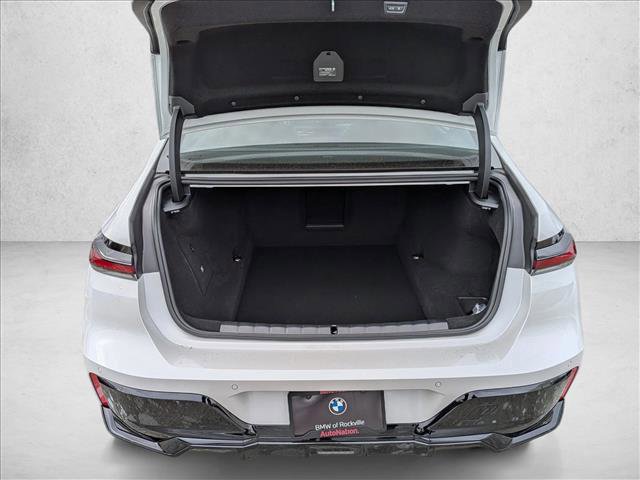 New 2026 BMW 750e xDrive image 19