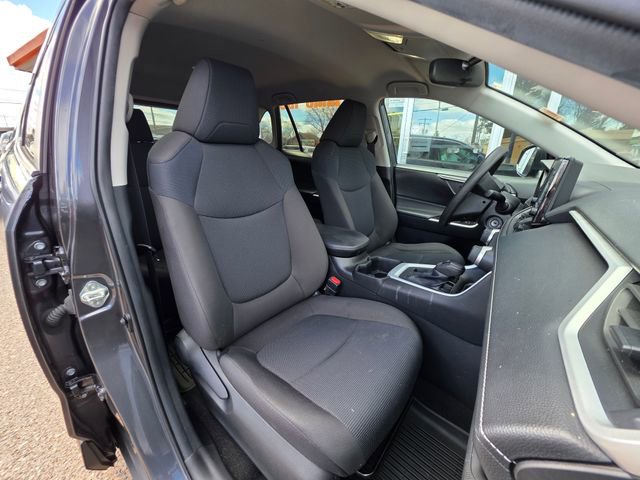 Used 2022 Toyota RAV4 LE AWD/4WD image 12