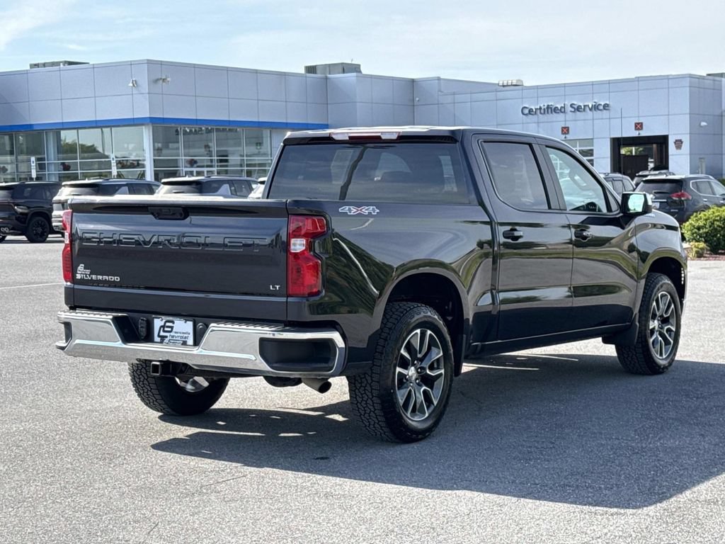 Used 2023 Chevrolet Silverado 1500 LT AWD/4WD image 25