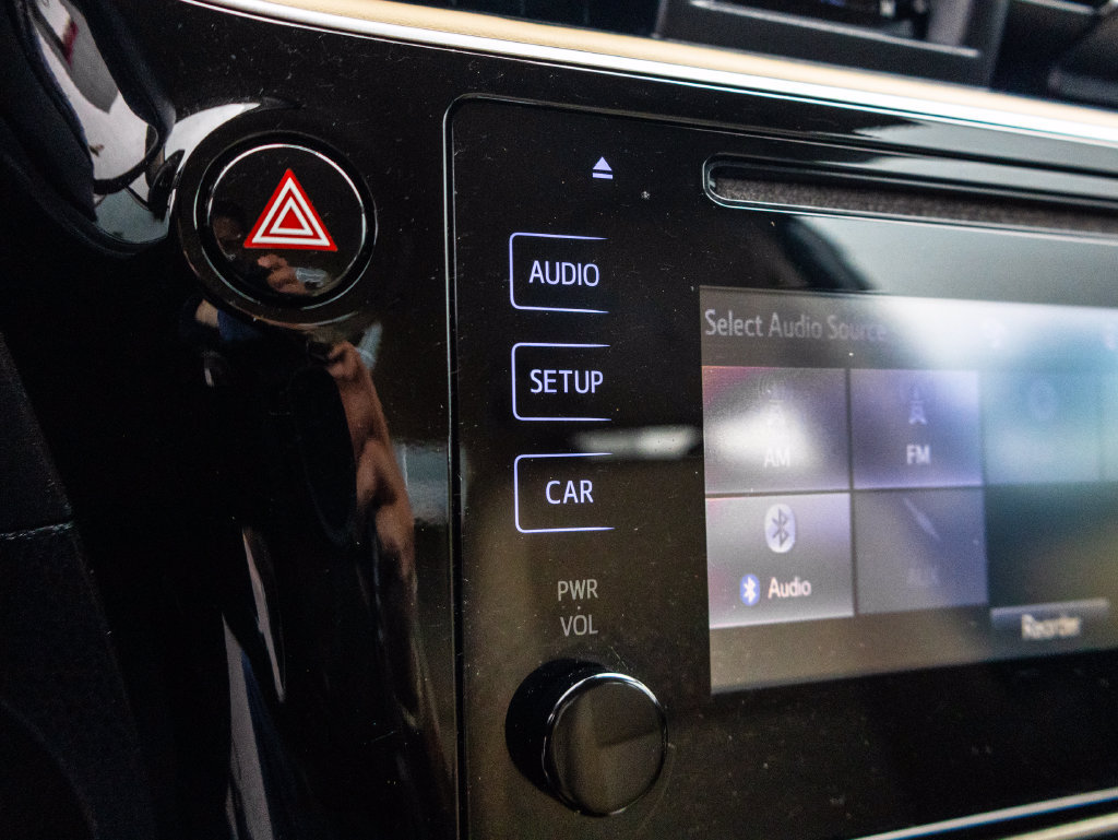 Used 2017 Toyota Corolla LE w/ Carpet Mat Package (TMS) FWD image 28