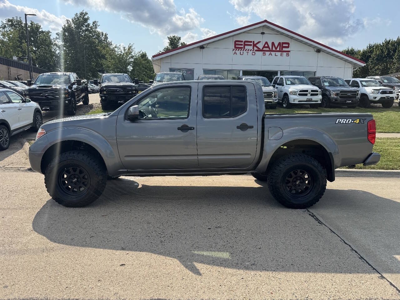Used 2018 Nissan Frontier PRO-4X AWD/4WD image 2