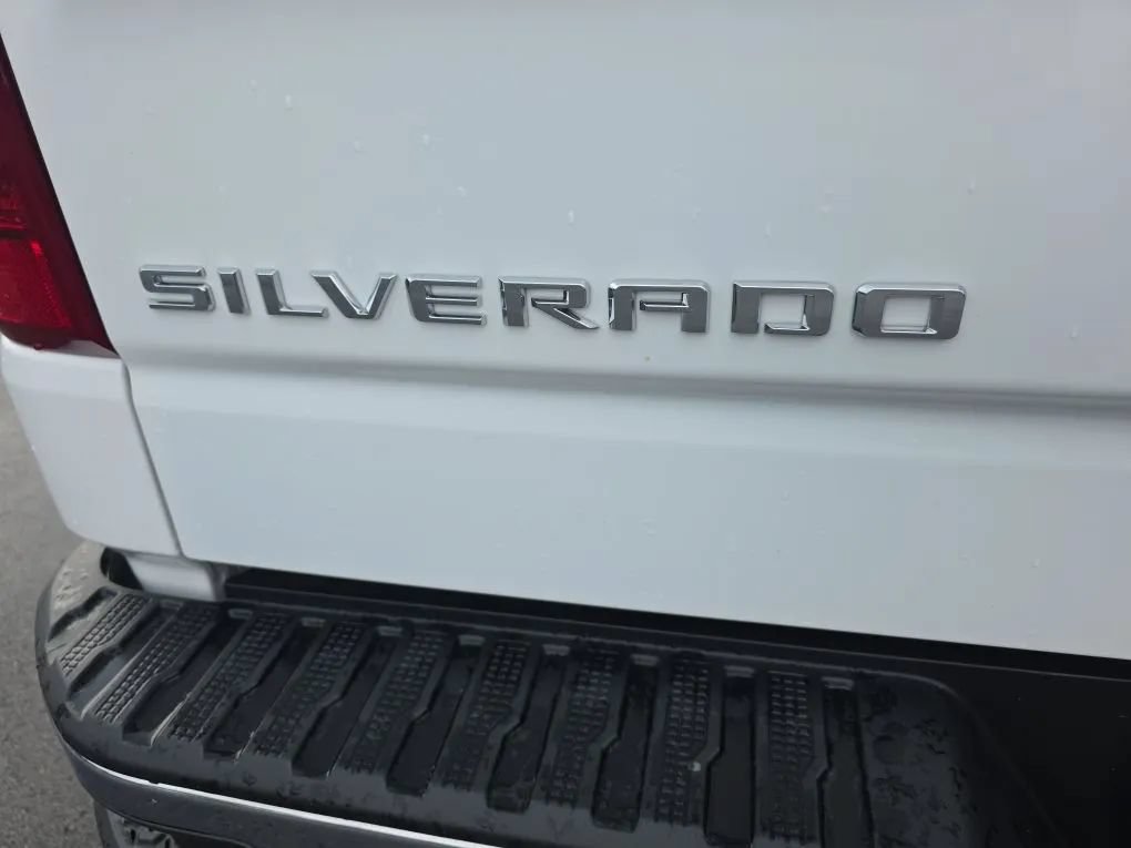 Used 2022 Chevrolet Silverado 1500 LT AWD/4WD image 16