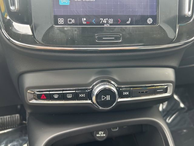 Certified 2025 Volvo XC40 B5 Plus image 25