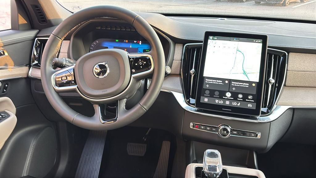 New 2026 Volvo XC90 T8 Plus w/ Protection Package AWD/4WD image 7