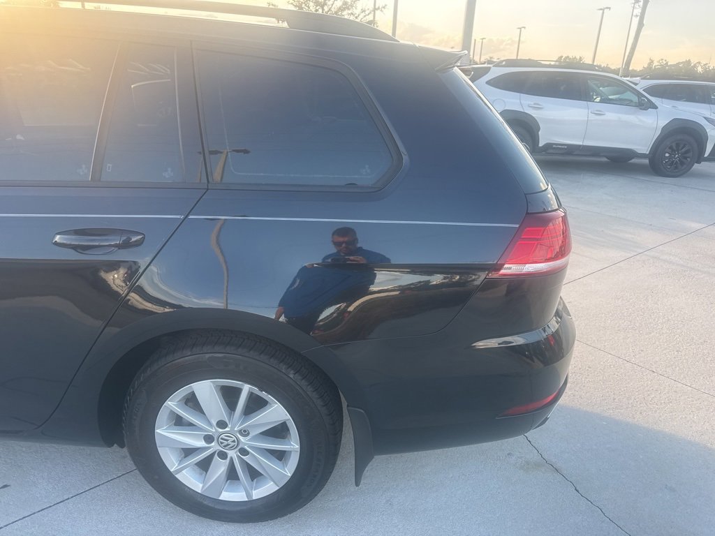 Used 2018 Volkswagen Golf S image 17