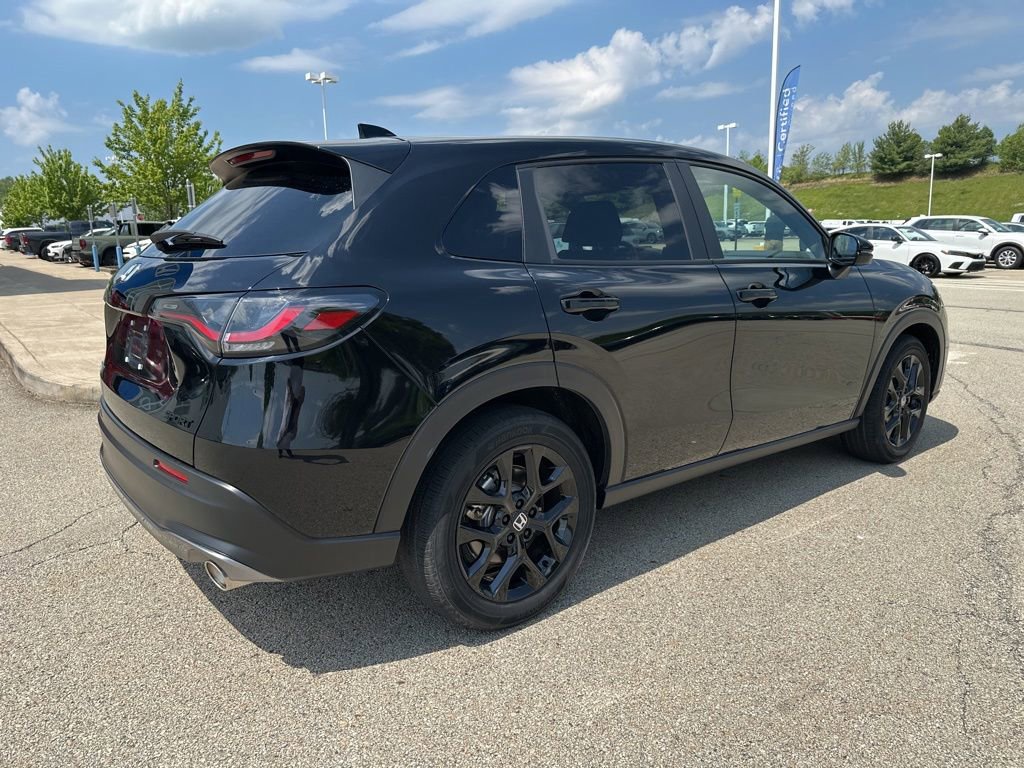Used 2025 Honda HR-V Sport image 3