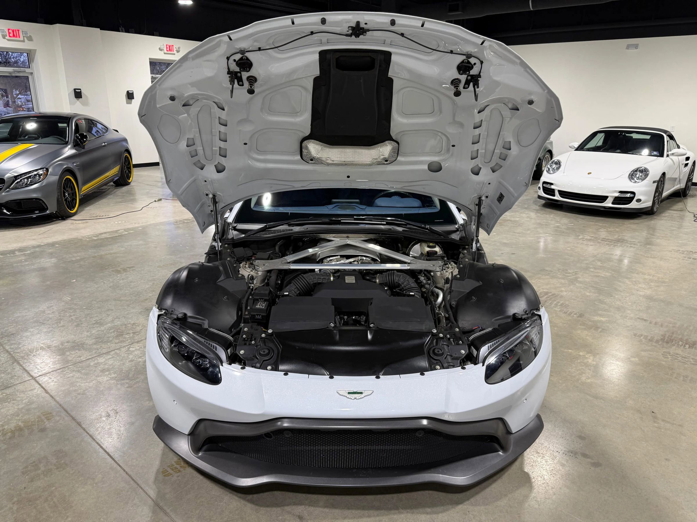 Used 2020 Aston Martin V8 Vantage Coupe image 55