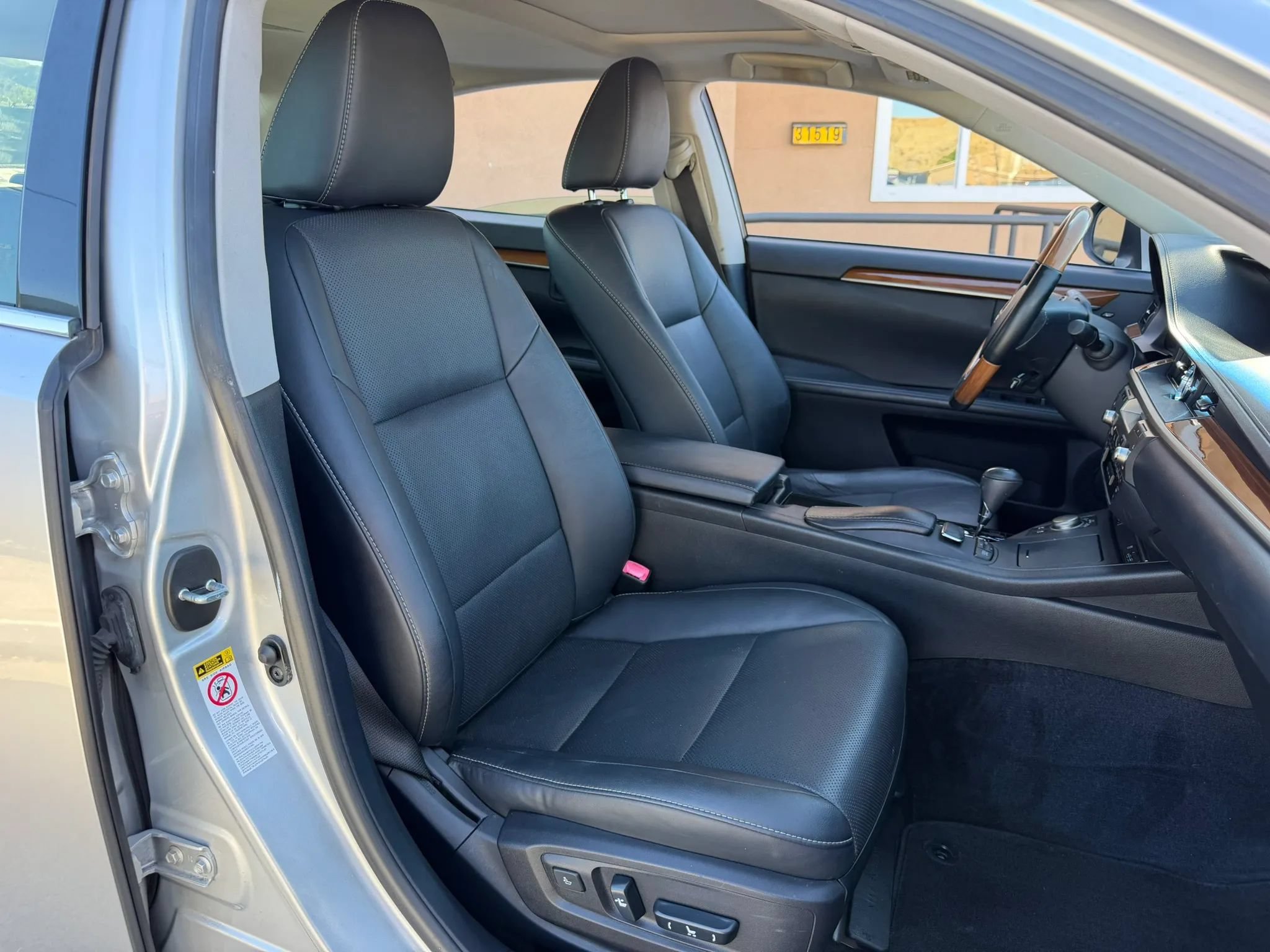 Used 2014 Lexus ES 300h w/ Premium Package w/Bamboo Trim FWD image 25