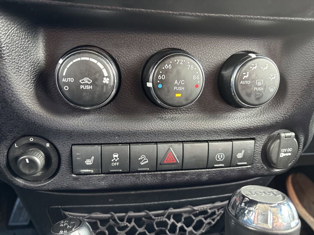 Used 2016 Jeep Wrangler Unlimited Rubicon image 18