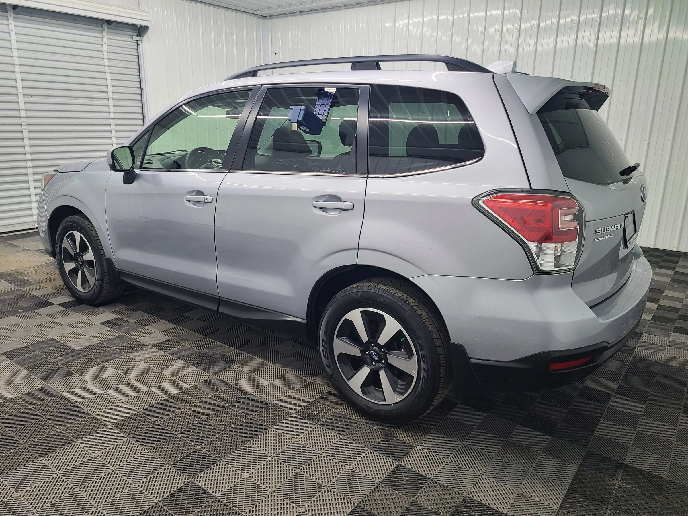 Used 2017 Subaru Forester 2.5i Limited AWD/4WD image 9