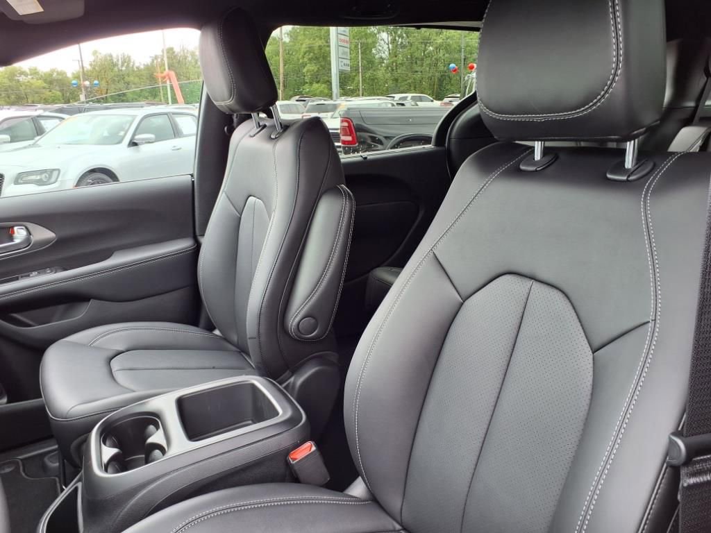 New 2026 Chrysler Pacifica Select image 14