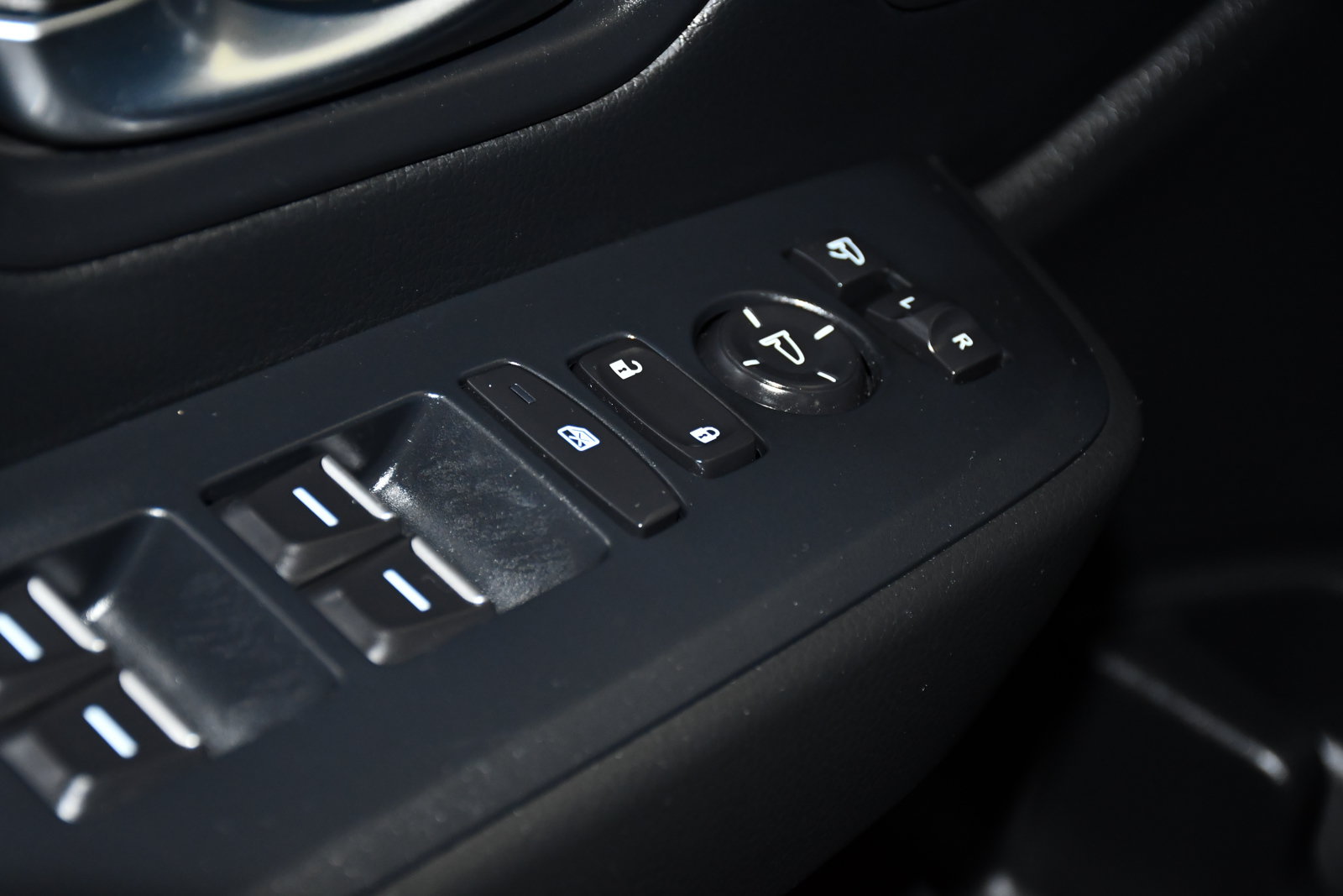 Used 2025 Honda Pilot TrailSport image 35