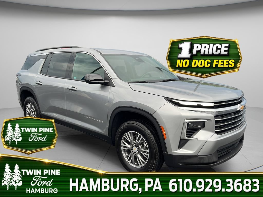 Used 2025 Chevrolet Traverse LT w/ Driver Confidence Package