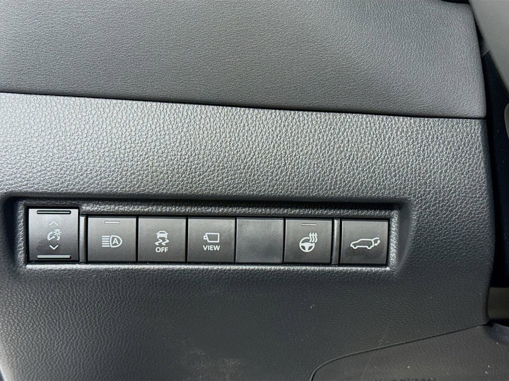 Used 2024 Toyota Venza Limited image 10