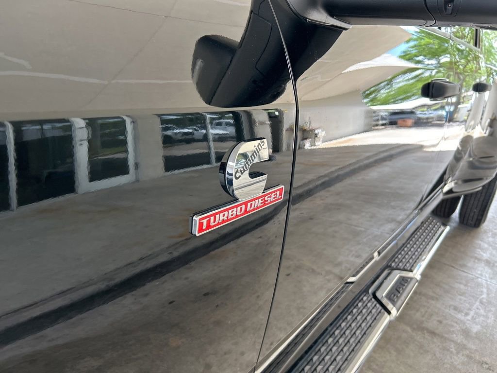 Used 2024 RAM 3500 Tradesman w/ Chrome Appearance Group AWD/4WD image 14