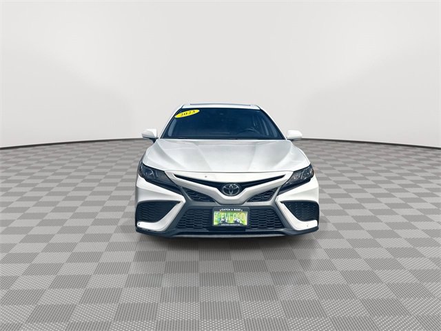 Used 2023 Toyota Camry SE image 3