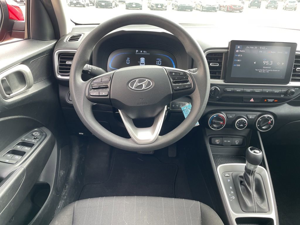 Used 2023 Hyundai Venue SE image 12