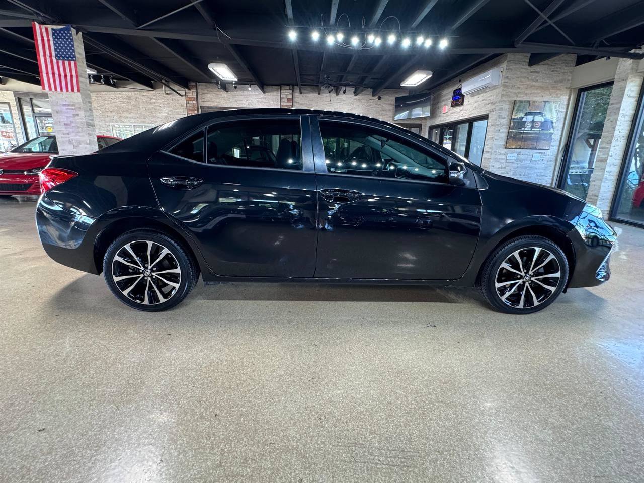Used 2017 Toyota Corolla SE FWD image 8