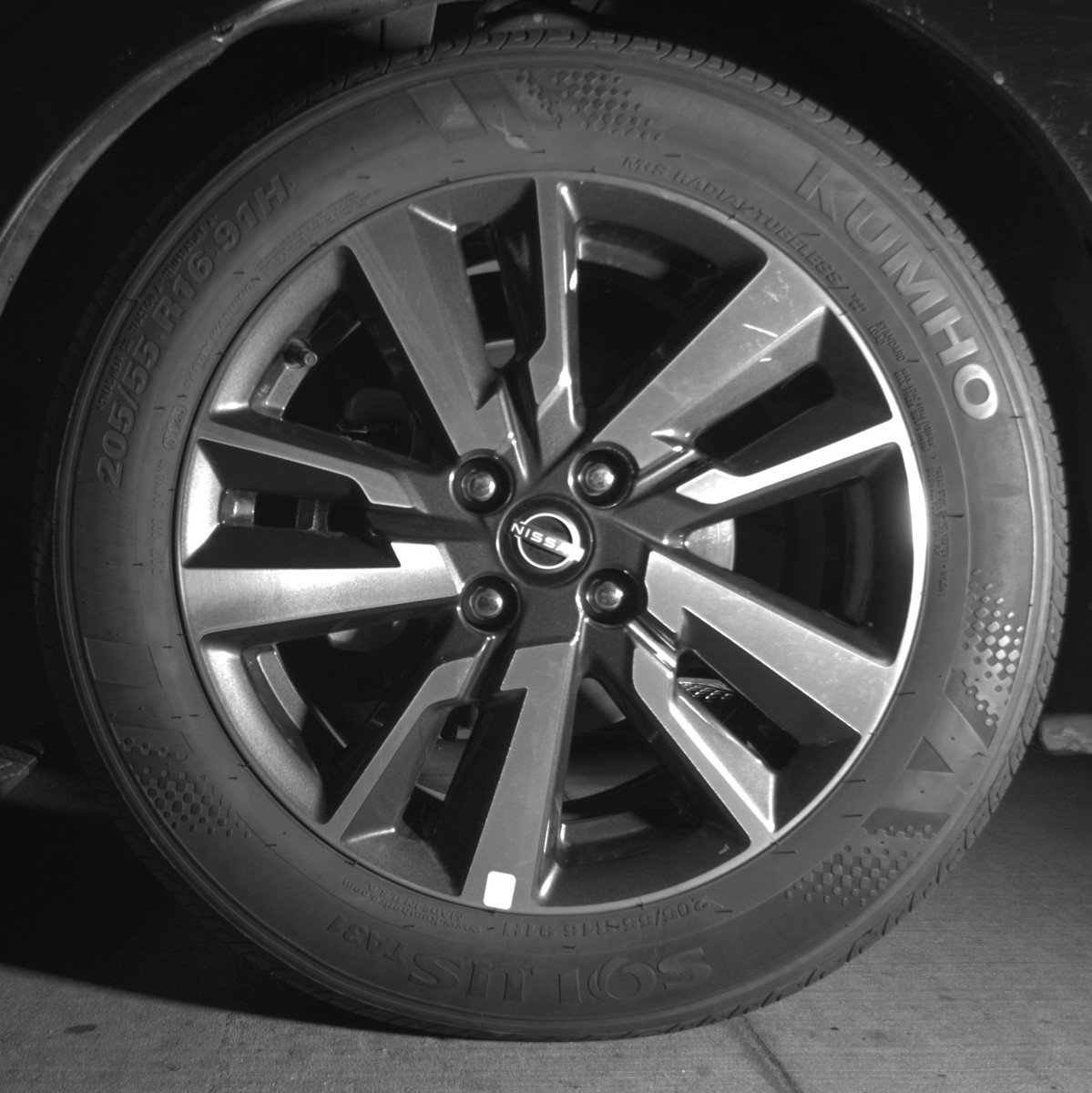 Used 2025 Nissan Versa SV image 12