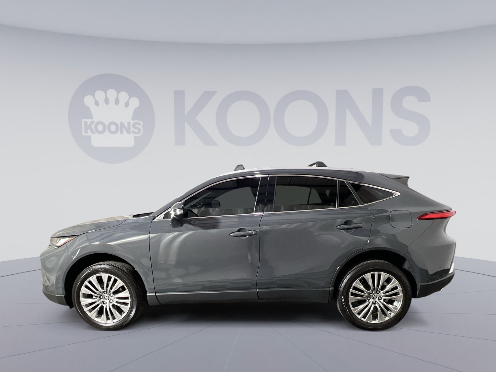 Used 2024 Toyota Venza XLE AWD/4WD image 2