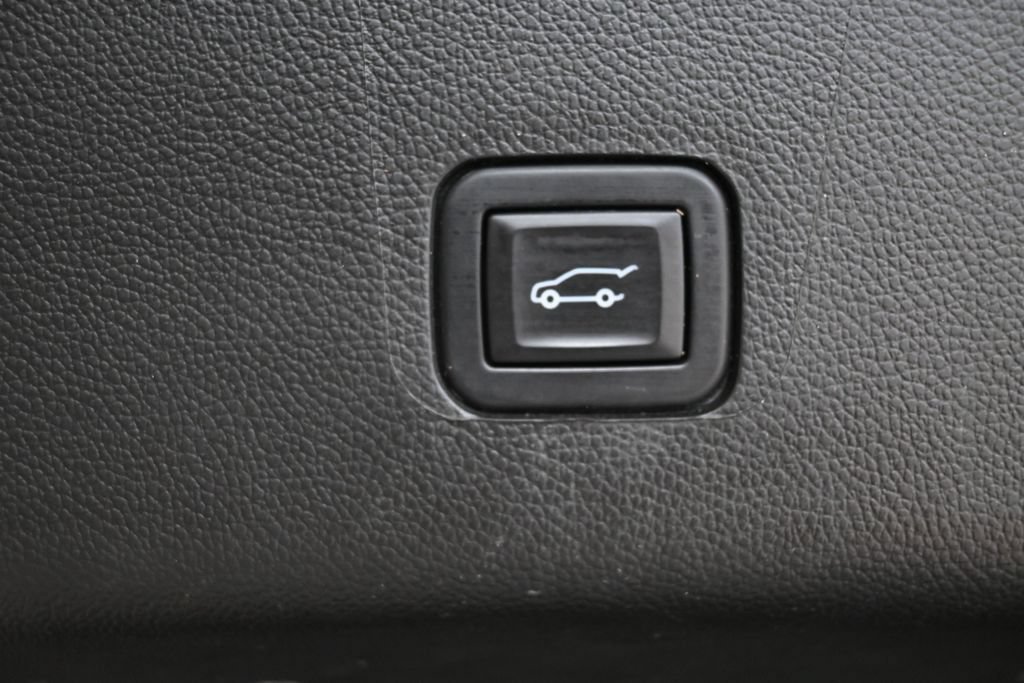 Used 2023 Chevrolet Traverse LT w/ LPO, Floor Liner Package AWD/4WD image 19