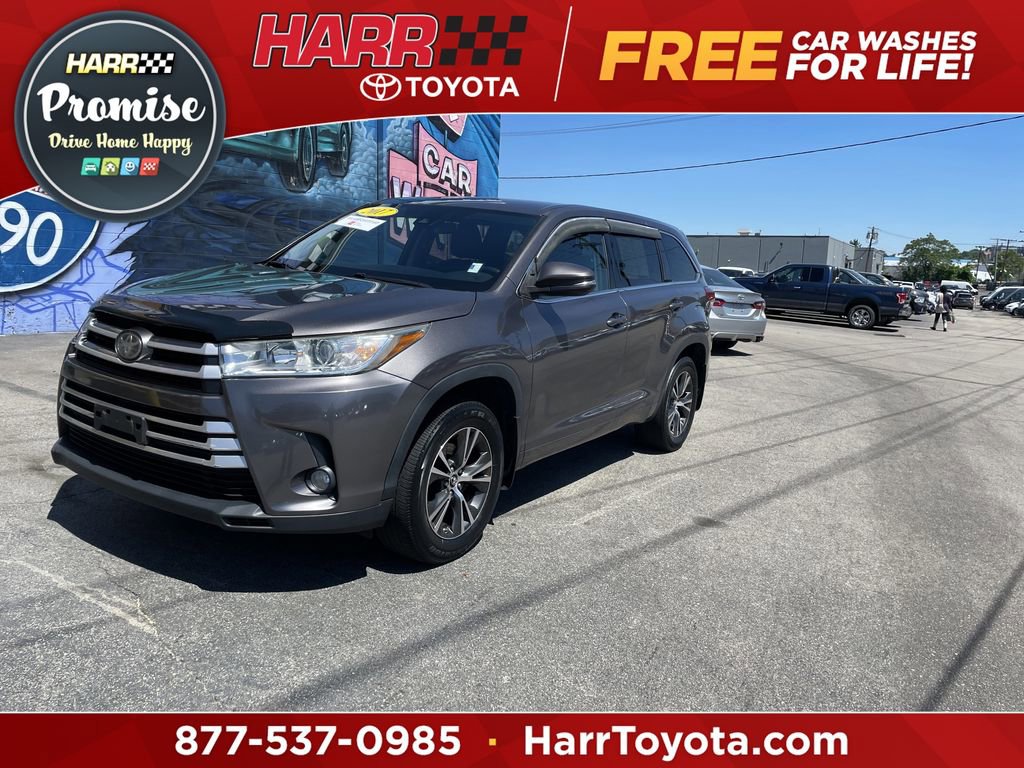 Used 2017 Toyota Highlander Plus w/ Carpet Mat Package AWD/4WD image 1