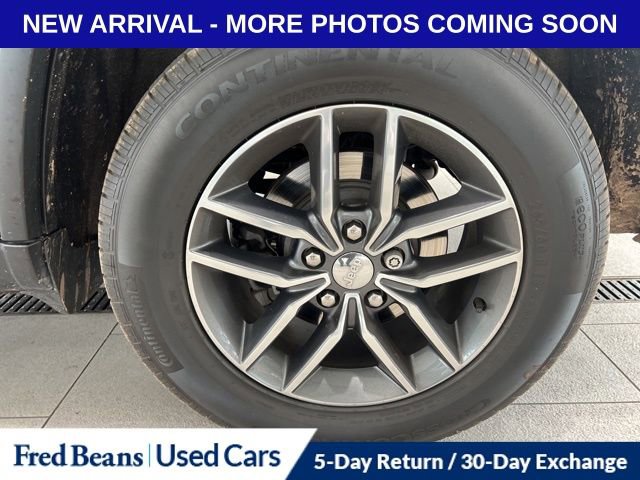Used 2017 Jeep Grand Cherokee Limited AWD/4WD image 14