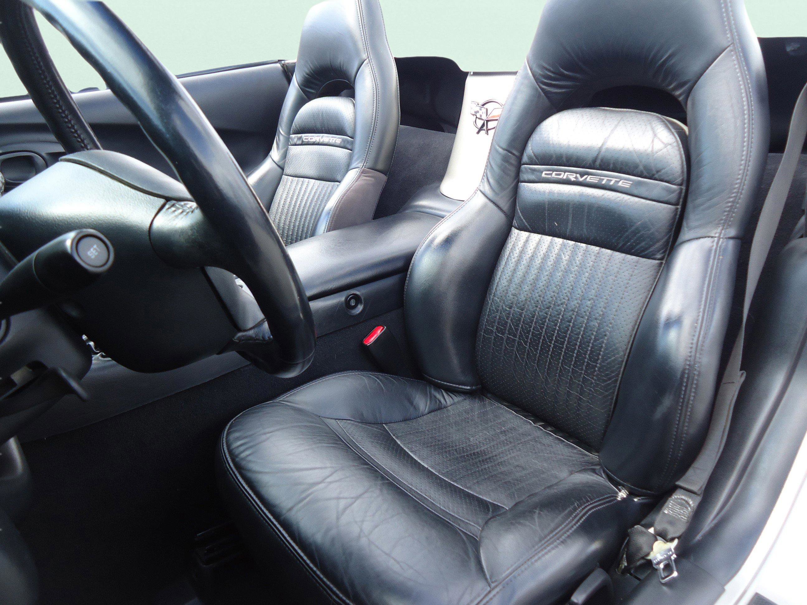 Used 2001 Chevrolet Corvette Convertible w/ Preferred Equipment Group2 image 19