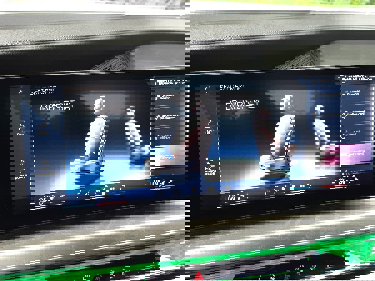 Used 2023 BMW 740i image 59