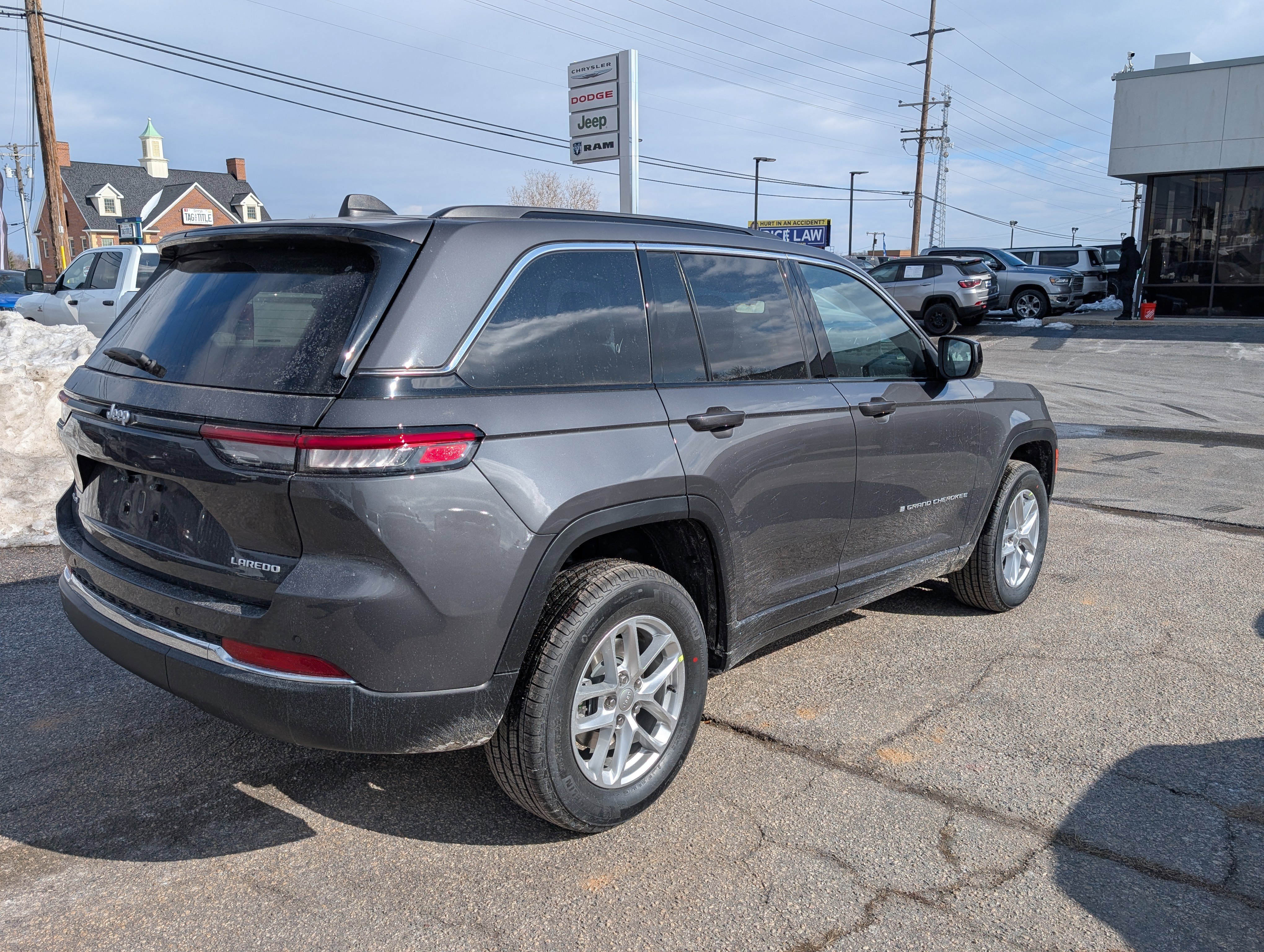 New 2026 Jeep Grand Cherokee Laredo image 3