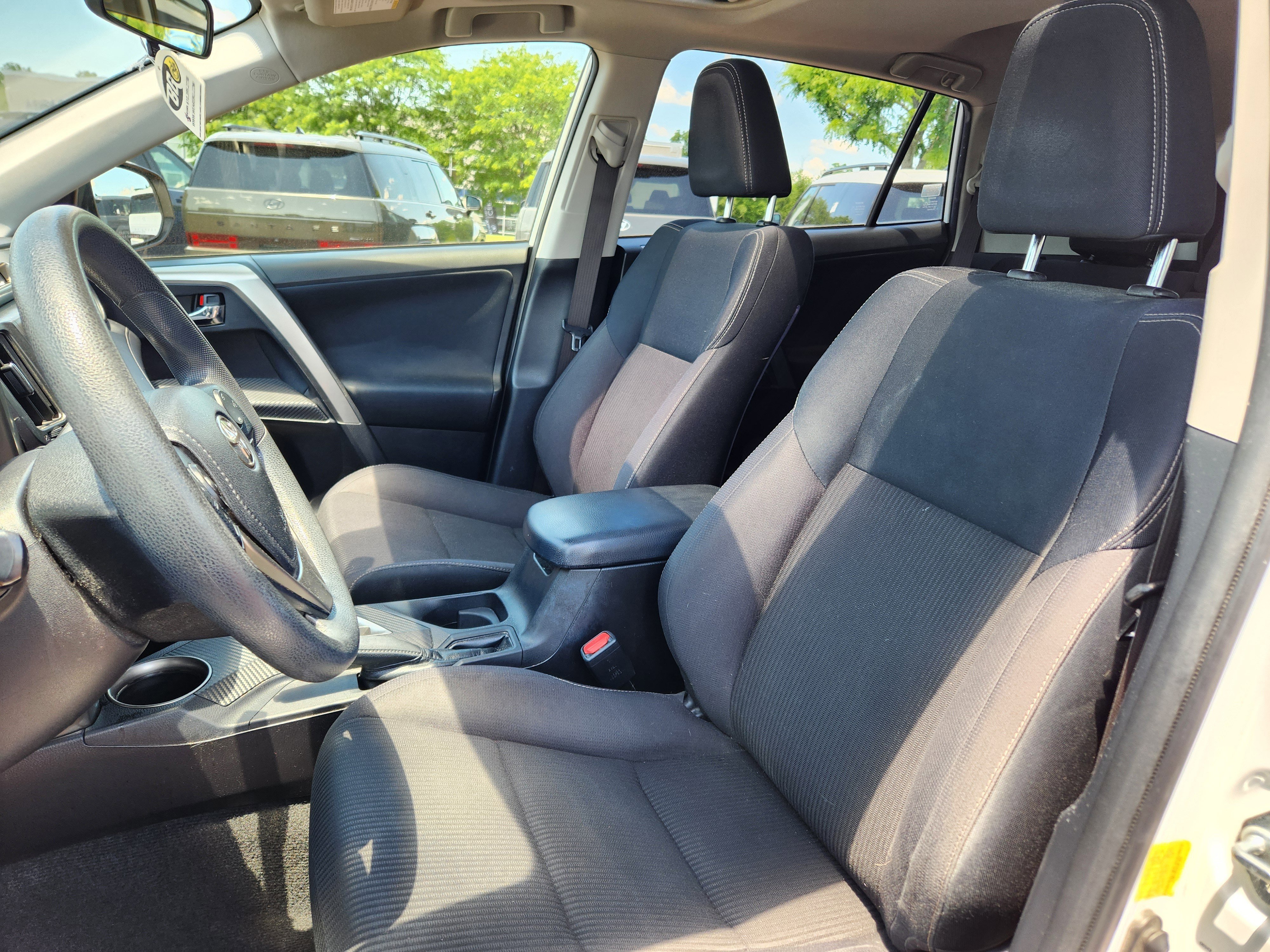 Used 2014 Toyota RAV4 XLE w/ Preferred Accessory Package AWD/4WD image 10