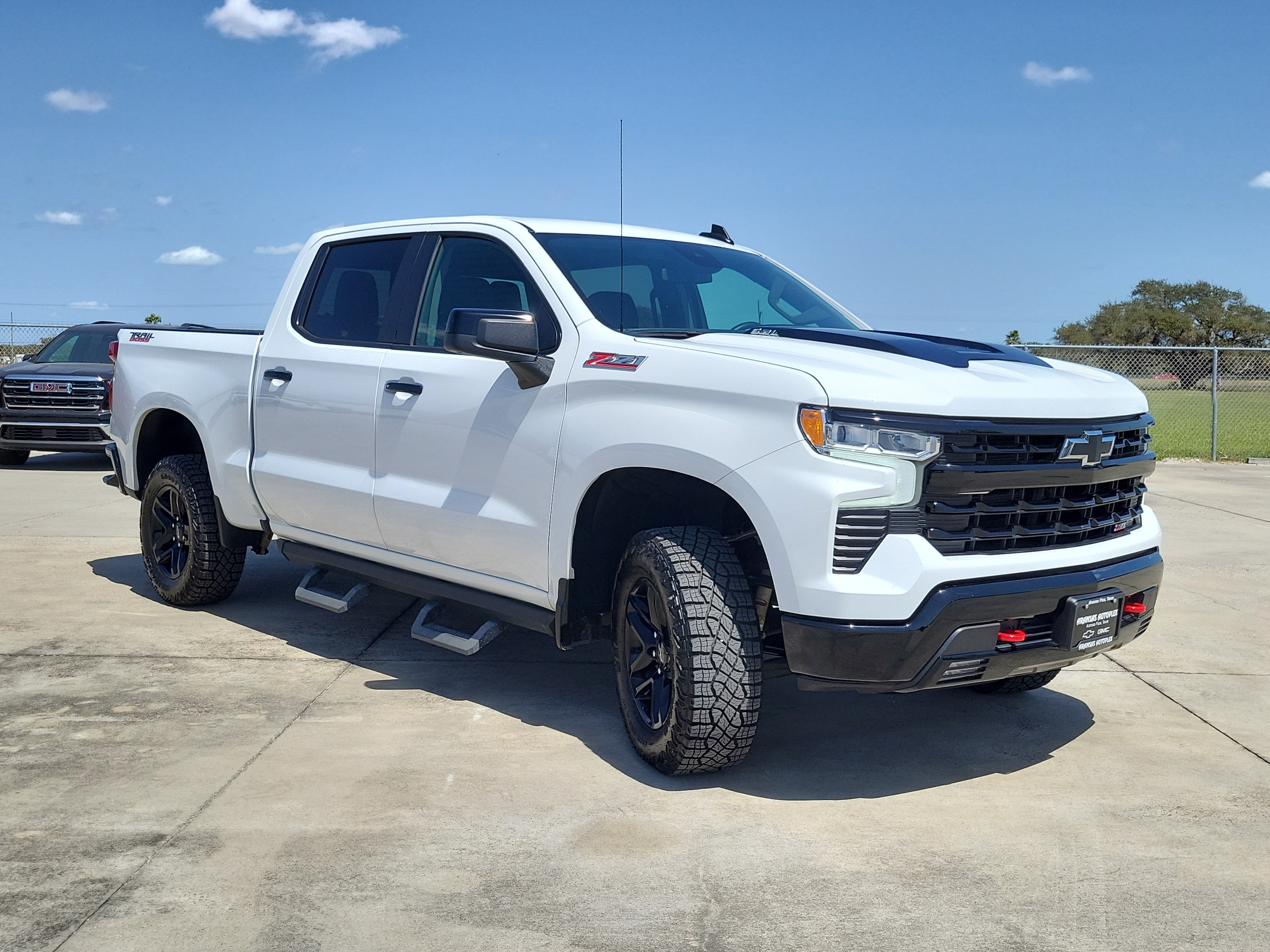 Used 2024 Chevrolet Silverado 1500 LT Trail Boss w/ Convenience Package II AWD/4WD image 3