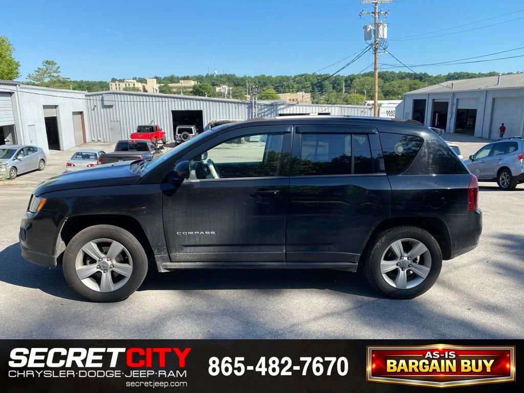 Used 2015 Jeep Compass Latitude w/ Sun/Sound Group AWD/4WD image 8