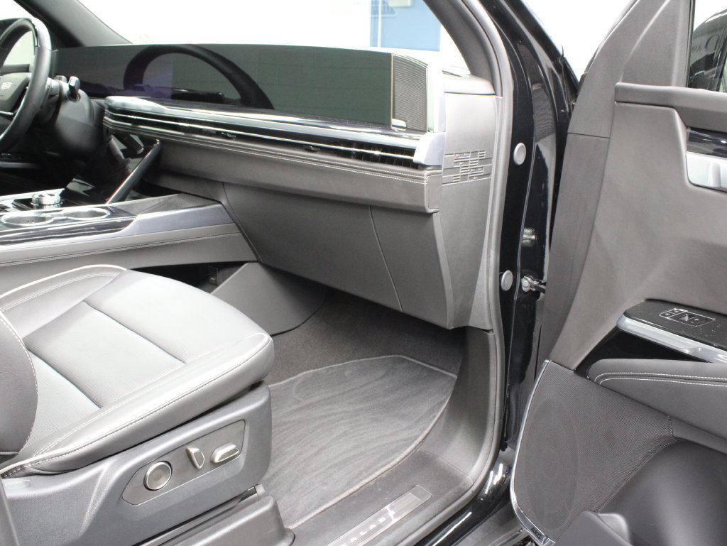 Used 2026 Cadillac Escalade ESV Sport AWD/4WD image 46