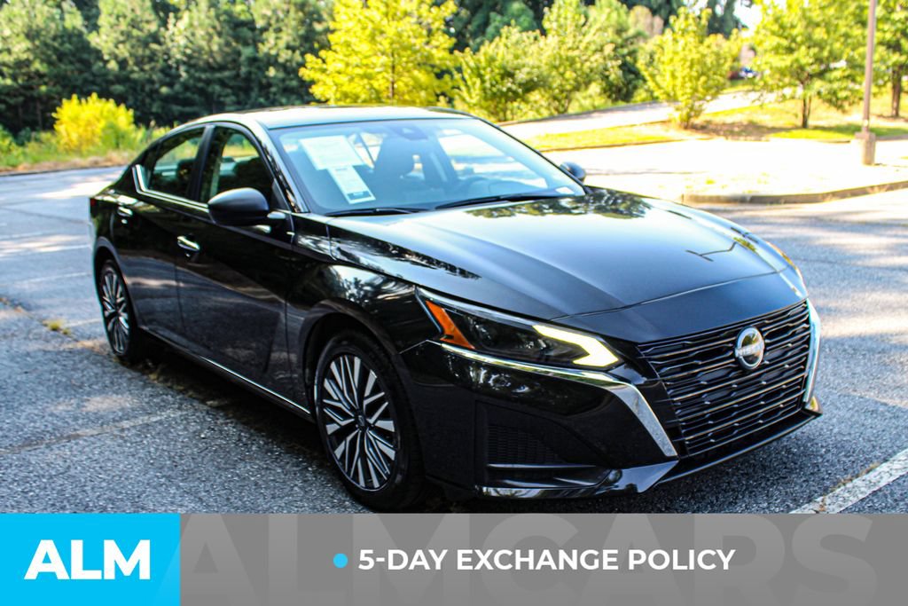 Used 2025 Nissan Altima 2.5 SV FWD image 3
