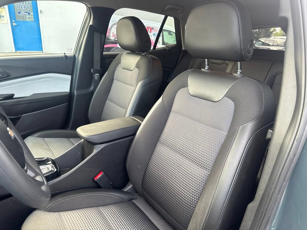 Used 2025 Chevrolet Trax LT FWD image 12