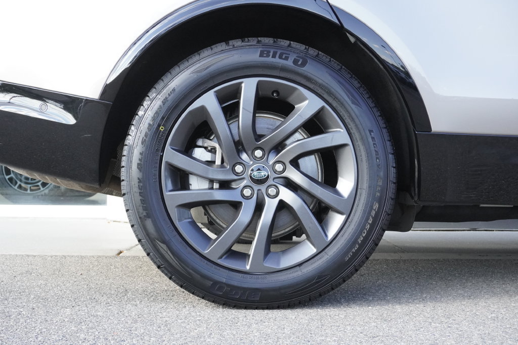 Used 2021 Land Rover Discovery S R-Dynamic AWD/4WD image 33