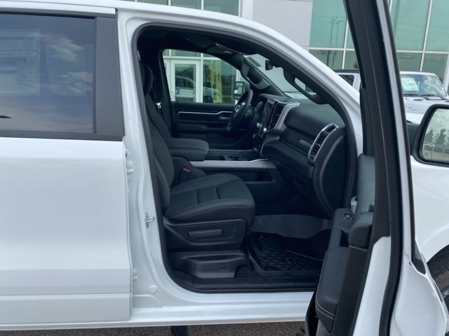New 2026 RAM 1500 4x4 Crew Cab image 39