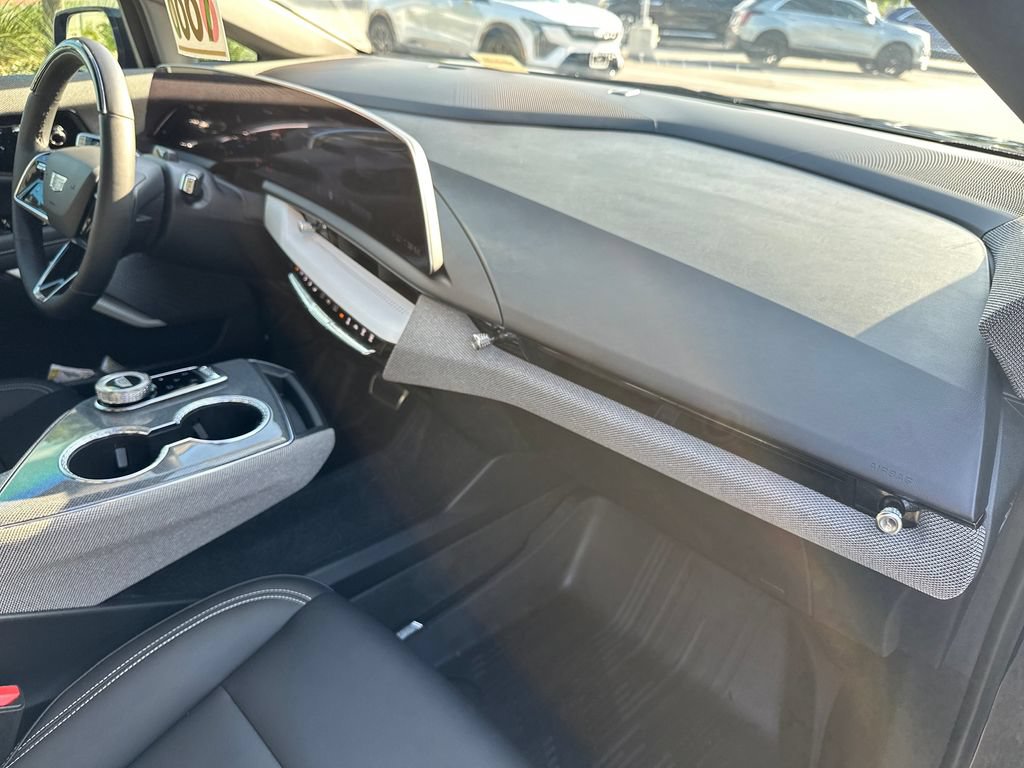 Used 2025 Cadillac Optiq Sport 1 w/ LPO, Floor Liner Package AWD/4WD image 38