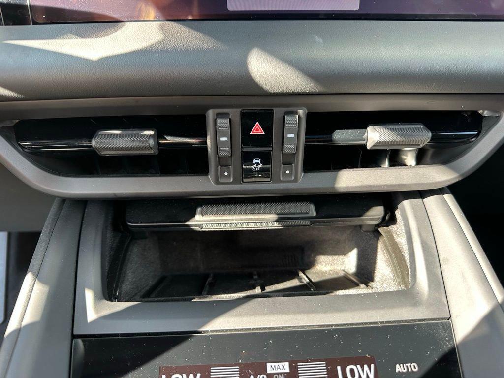 Used 2025 Porsche Macan 4 Electric image 24