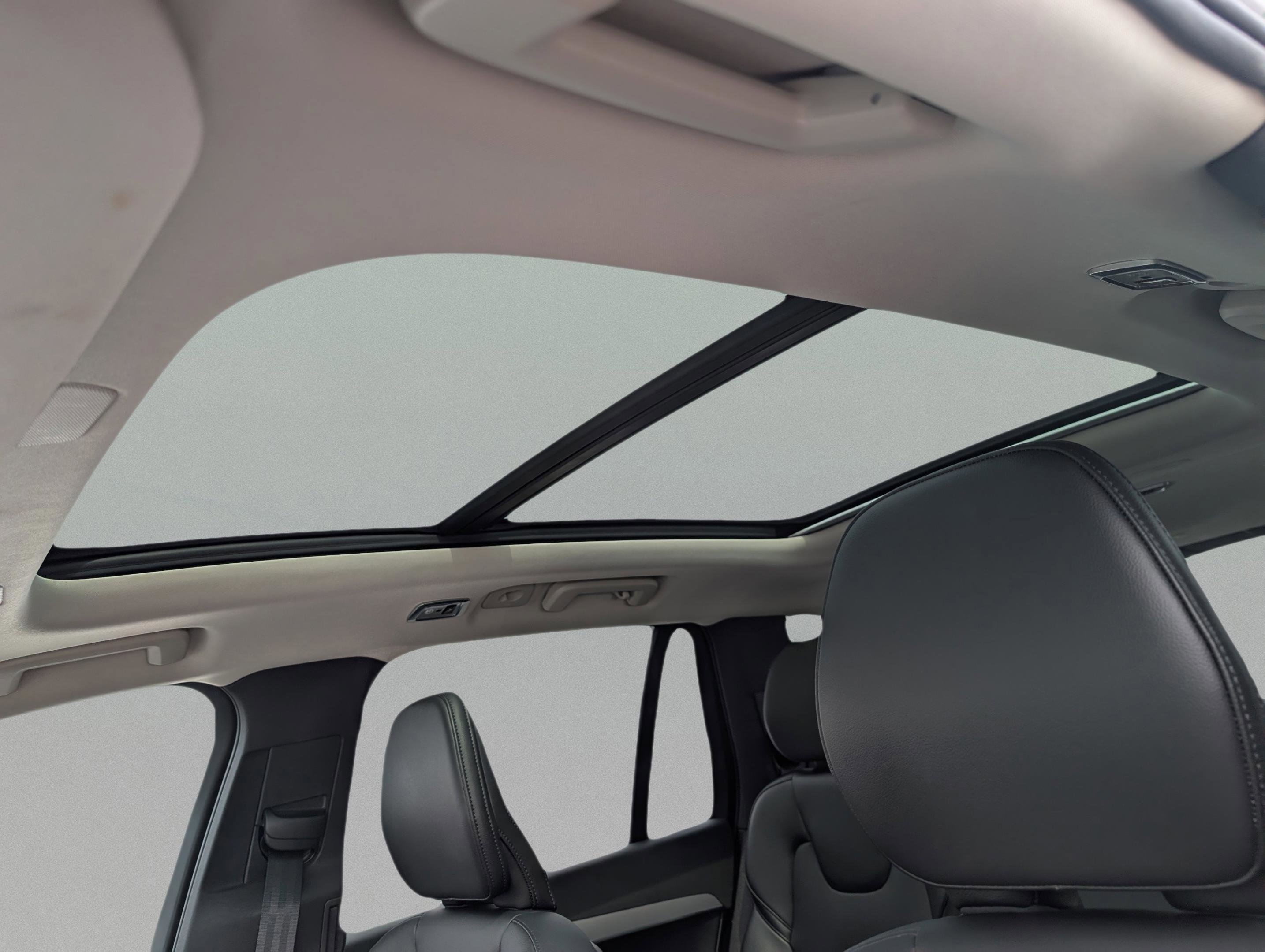 Used 2022 Volvo XC90 T5 Momentum image 59