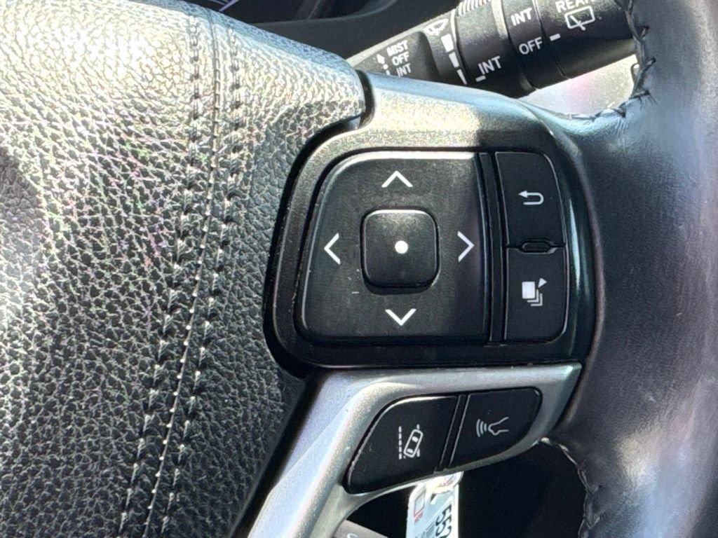 Certified 2019 Toyota Highlander Plus w/ Carpet Mat Package (TMS) AWD/4WD image 28