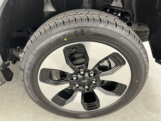 Used 2022 Ford F150 Lightning Platinum AWD/4WD image 34