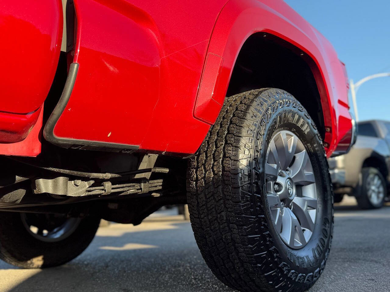 Used 2016 Toyota Tacoma TRD Sport image 87